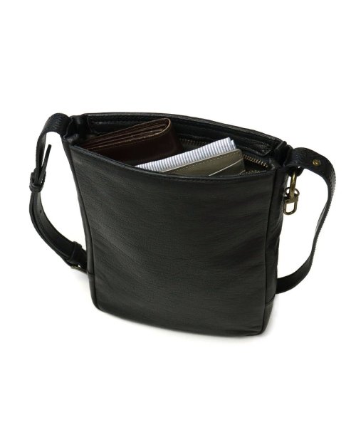 ダコタブラックレーベル ショルダーバッグ ブランド Dakota BLACK LABEL 小さめ 50代 本革 縦型 シンプル A5 ミリア 1622905 