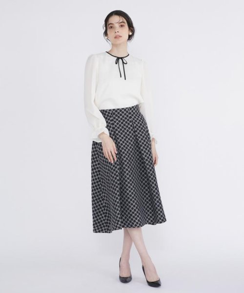 フラワーふくれジャガードタックフレアスカート 