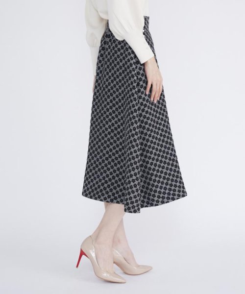 フラワーふくれジャガードタックフレアスカート 