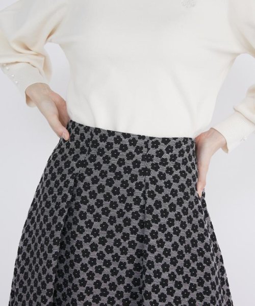 フラワーふくれジャガードタックフレアスカート 