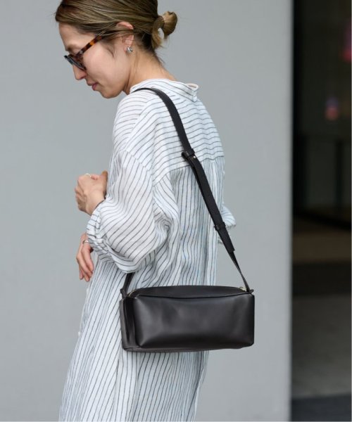 LA SCAIA rectangle shoulder LA FRAMeWORK