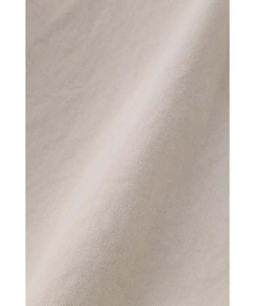 WASHED COMPACT COTTON 商品説明コットンの双糸を使用した高密度で丈夫なツイル素材のジャケット。光沢と張りがありながらも、リラックス感のあるヴィンテージライクな風合いが特徴 Q2561146090(19734円)