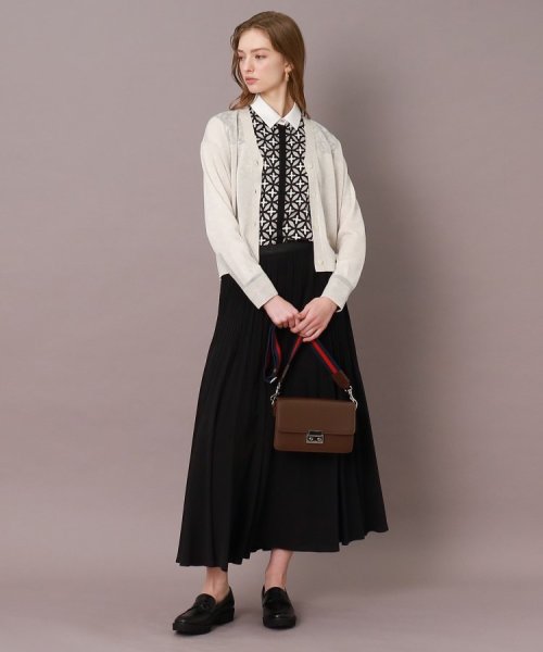 【着回し◎/トレンド】シアーコンビカーディガン 商品説明【さりげないシアー感が着回しやすいショートカーディガン】袖と身頃の上部をシアーに編み立てたショートカーディガン。共糸でシームレスに QGW1309515900(10010円)