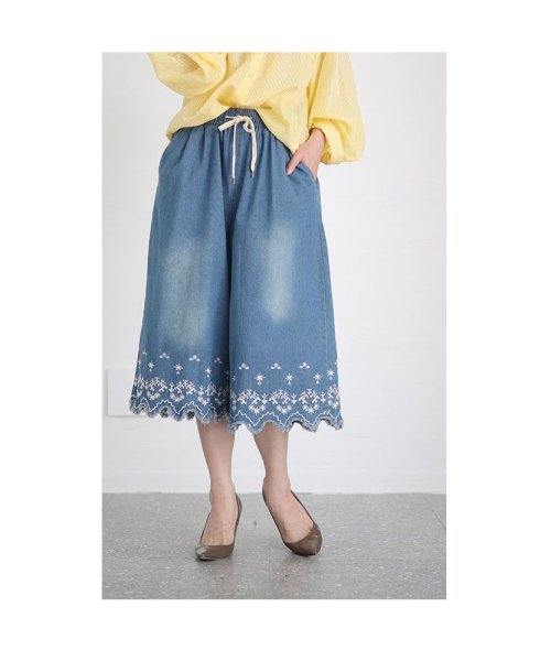Sawa a la mode(サワアラモード)/レディース 大人 上品 スカラップ裾の刺繍デニムワイドパンツ/img05