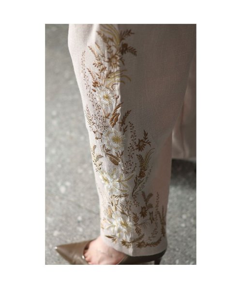 Sawa a la mode(サワアラモード)/レディース 大人 モード 繊細な刺繍で華やぎ添える花柄ワイドパンツ/img02