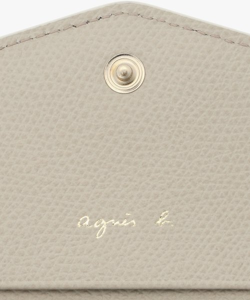 TAW05－09 フラグメントケース 商品説明エンベロープ調のフラップに、大きめの革貼りのb.メタルがポイントのフラグメントケース。 ZYX1486814060(11440円)