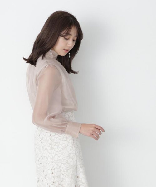 NATURAL BEAUTY BASIC(ナチュラルビューティーベーシック)/ハイネックボリュームシアーブラウス　24SS/img17