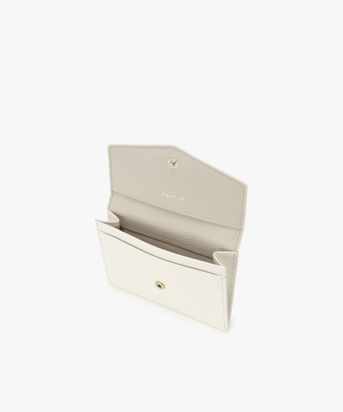 TAW05－09 フラグメントケース 商品説明エンベロープ調のフラップに、大きめの革貼りのb.メタルがポイントのフラグメントケース。 ZYX1486814060(11440円)