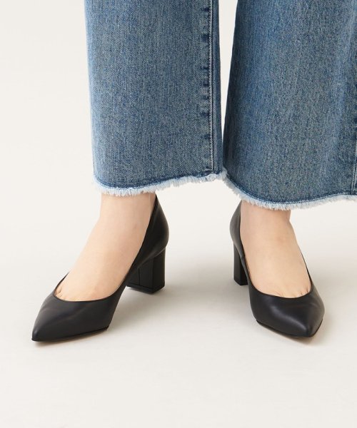 ポインテッドブロックヒール パンプス55↓↑ 商品説明毎シーズン人気のブロックヒールパンプス■デザインヒールの安定感とすっきりとしたシルエットが魅力の一足です。シンプルなパ K1681714890(12870円)