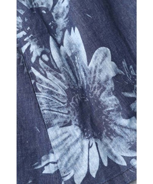 CAWAII(カワイイ)/浮かび上がる花絵。デニム調ミディアムワンピース/img01