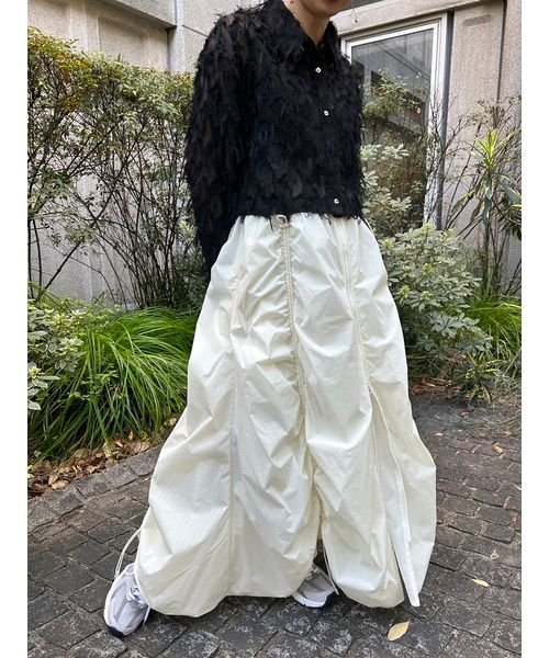 emmi ボリュームドロストジップアップスカート 