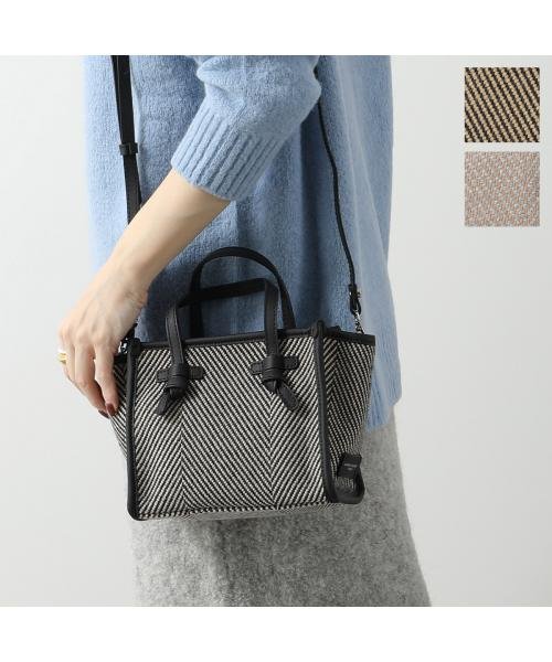 GIANNI CHIARINI BS 8065 SPIGA SE マルチェッラ ハンドバッグ 商品説明バティック調の総柄が特徴的なウール素材のハンドバッグ。コロンと G1403770572(10718円)