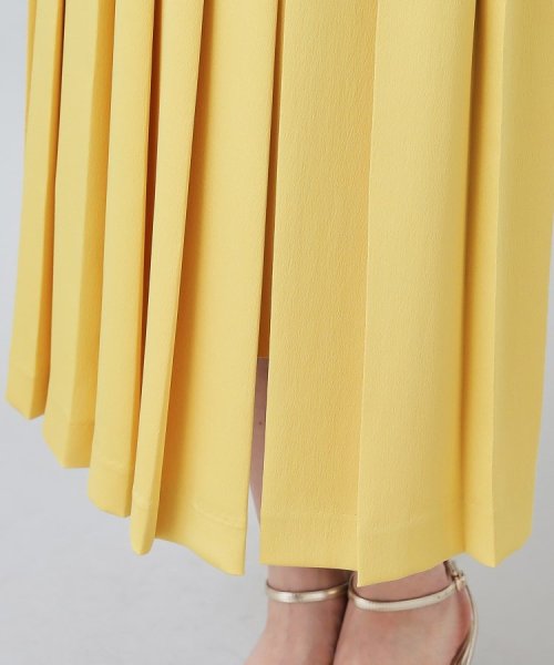 サテンプリーツスカート 