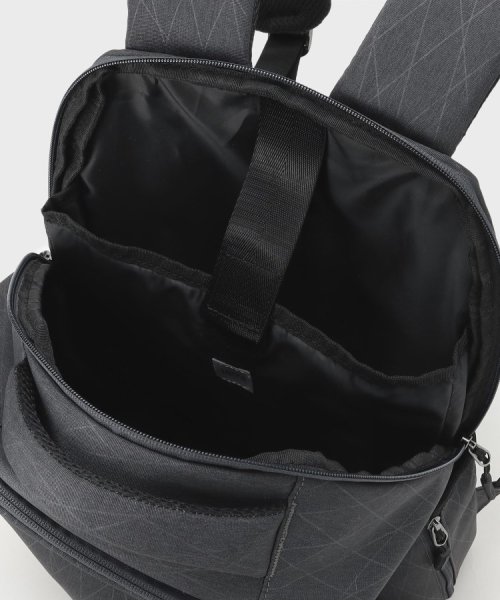 【多機能・軽量】シャドーライン リュック 軽くて