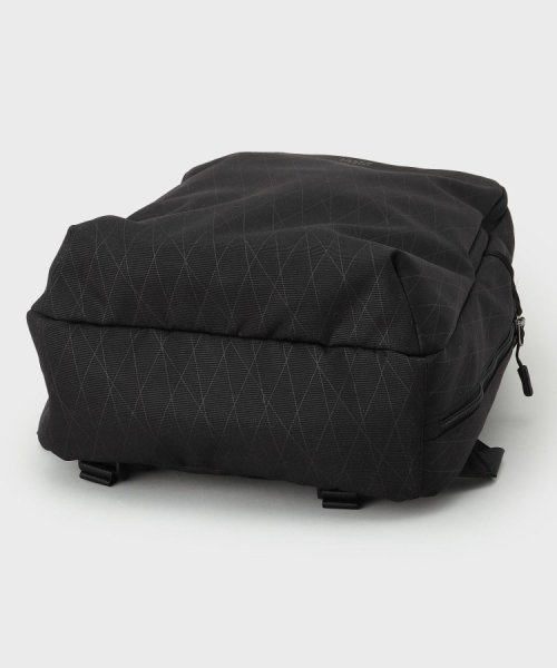 【多機能・軽量】シャドーライン リュック 軽くて