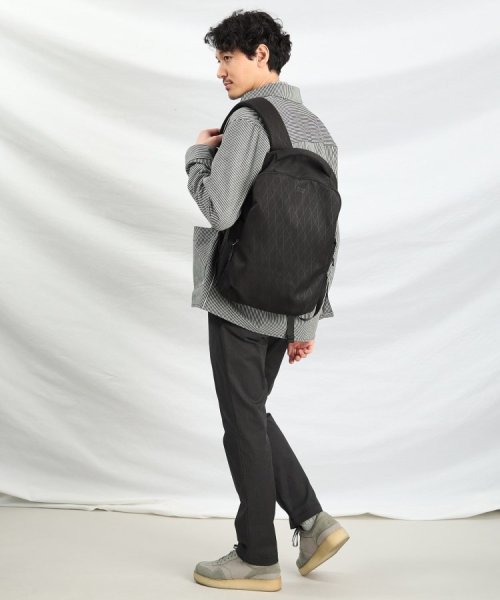 【多機能・軽量】シャドーライン リュック 軽くて