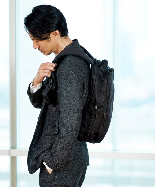 【多機能・軽量】シャドーライン リュック 軽くて