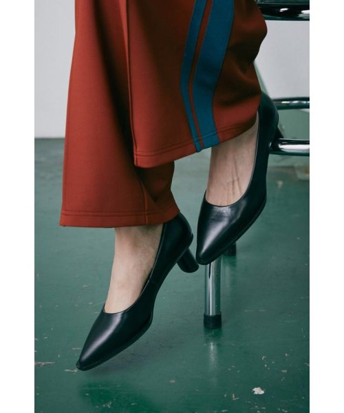 ポインテッドパンプス 