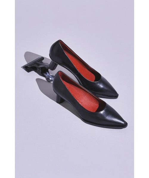 ポインテッドパンプス 