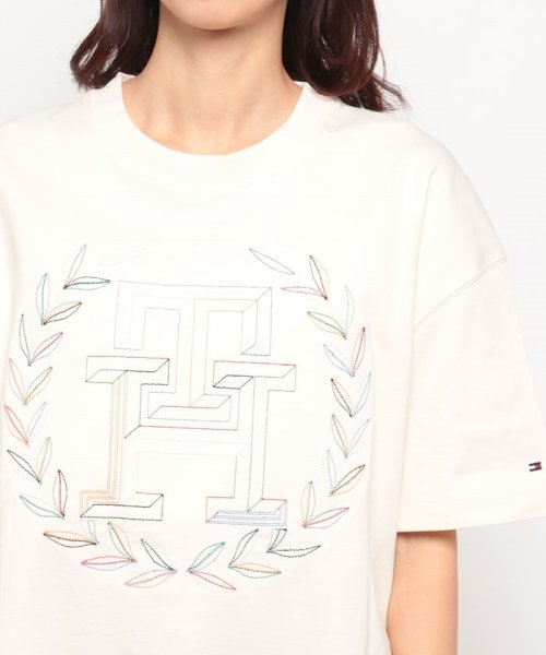 TOMMY HILFIGER(トミーヒルフィガー)/リラックスマルチカラーローレルクルーネックTシャツ/img06