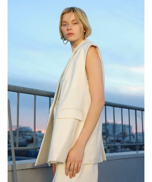 ピークドラペルスリーブレスダブルジャケット 予めご了承ください