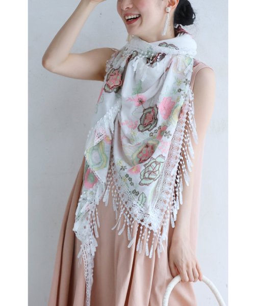 CAWAII(カワイイ)/立体の花咲く春色刺繍の三角ストール/img17