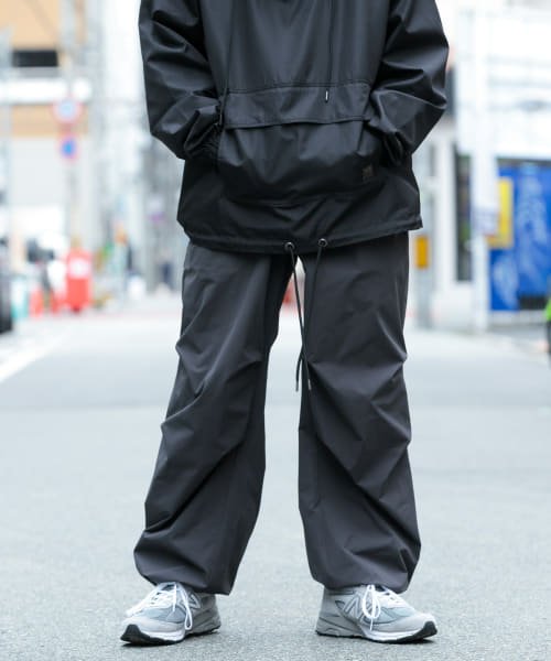 ITEMS URBANRESEARCH(アイテムズアーバンリサーチ（メンズ）)/撥水×イージーケア パラシュートパンツ/img10