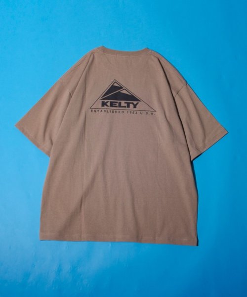 GLOSTER(GLOSTER)/【限定展開】【KELTY×GLOSTER】別注  ケルティワンポイントワッペン バックプリントTシャツ/img06