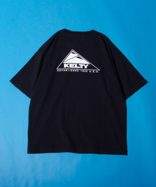 GLOSTER(GLOSTER)/【限定展開】【KELTY×GLOSTER】別注  ケルティワンポイントワッペン バックプリントTシャツ/img09