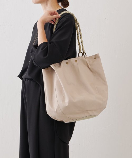 《新色追加予約》チューリップバッグ 個体それぞれの地肌のムラや傷そのままを表情として使用していますので 一点一点風合いが異なります ご了承くださいませ