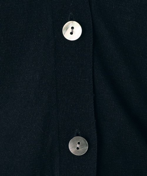 【着回し◎/トレンド】シアーコンビカーディガン 商品説明【さりげないシアー感が着回しやすいショートカーディガン】袖と身頃の上部をシアーに編み立てたショートカーディガン。共糸でシームレスに QGW1309515900(10010円)