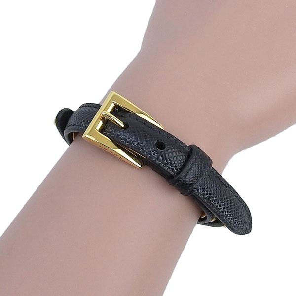 【Prada】 Saffianoレザーブレスレット Black Saffiano Leather Bracelet | PRADA