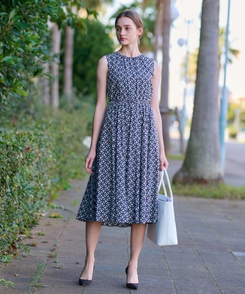 【洗える/スタイルアップ】オーバーラップサークルワンピース 