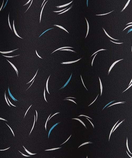 【洗える】ウィングタッチIラインワンピース 商品説明【デザインポイント】羽根のようにラフなタッチを柄にしたオリジナルプリント素材です。配色カラーのアクセントを効かせました。TシャツワンピのようなIラ B1613932544(12485円)