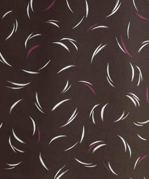 【洗える】ウィングタッチIラインワンピース 商品説明【デザインポイント】羽根のようにラフなタッチを柄にしたオリジナルプリント素材です。配色カラーのアクセントを効かせました。TシャツワンピのようなIラ B1613932544(12485円)