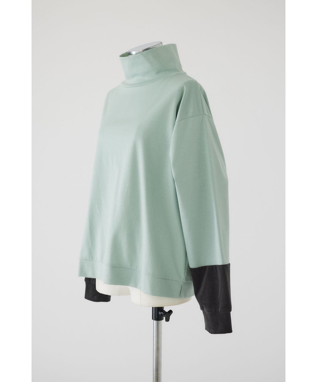 【美品】RIM.ARK  Stand collar poncho RIM.ARK（リムアーク）の「Layered poncho OP（ドレス）」 - WEAR