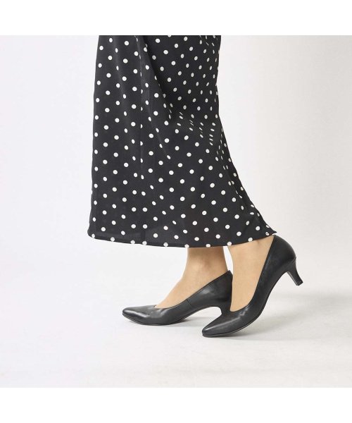 ラウンドトゥプレーンパンプス 