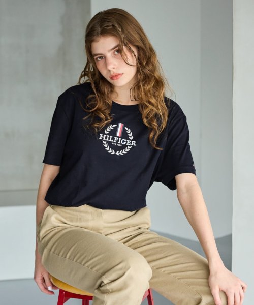 TOMMY HILFIGER(トミーヒルフィガー)/【オンライン限定】HILFIGERリースTシャツ/img03