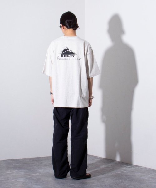 GLOSTER(GLOSTER)/【限定展開】【KELTY×GLOSTER】別注  ケルティワンポイントワッペン バックプリントTシャツ/img39