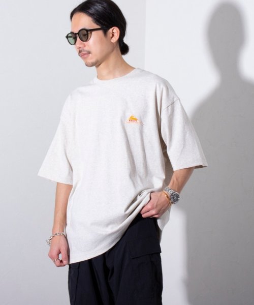 GLOSTER(GLOSTER)/【限定展開】【KELTY×GLOSTER】別注  ケルティワンポイントワッペン バックプリントTシャツ/img41