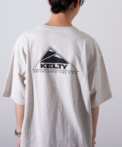 GLOSTER(GLOSTER)/【限定展開】【KELTY×GLOSTER】別注  ケルティワンポイントワッペン バックプリントTシャツ/img46