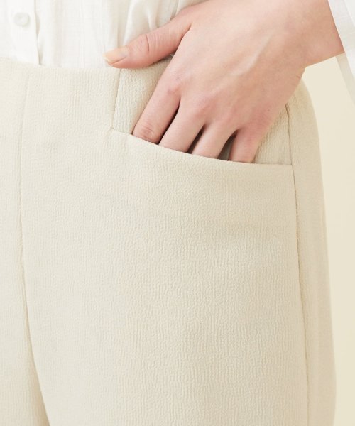 バックベンツ入りパンツ 