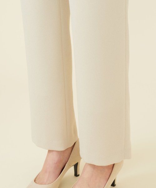 バックベンツ入りパンツ 