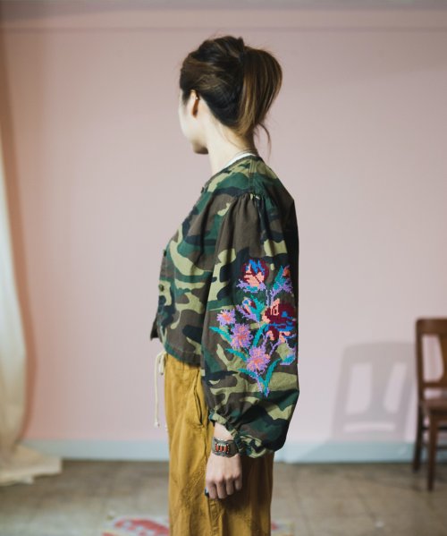 迷彩プリントパフスリーブジャケット 