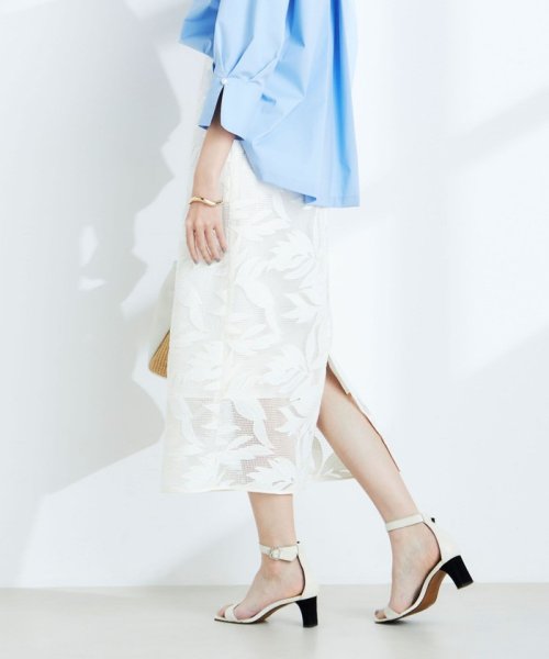 ウォッシャブルレザーカット刺繍タイトスカート 