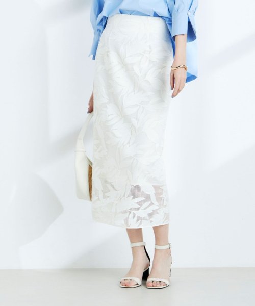 ウォッシャブルレザーカット刺繍タイトスカート 