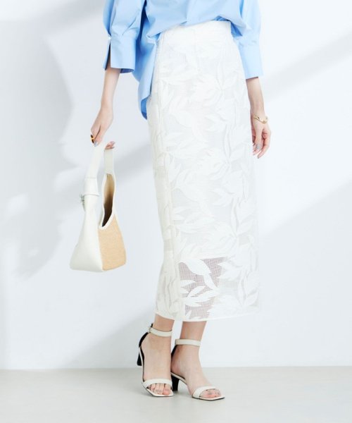 ウォッシャブルレザーカット刺繍タイトスカート 