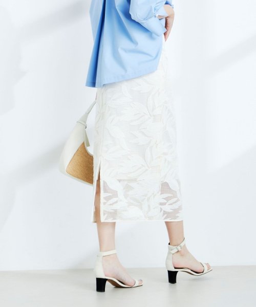 ウォッシャブルレザーカット刺繍タイトスカート 