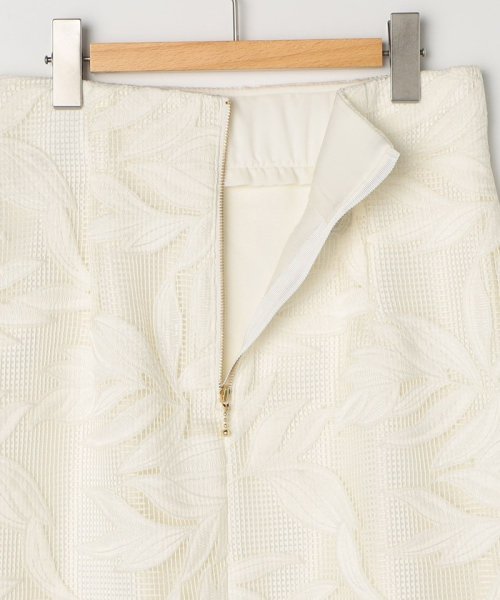 ウォッシャブルレザーカット刺繍タイトスカート 