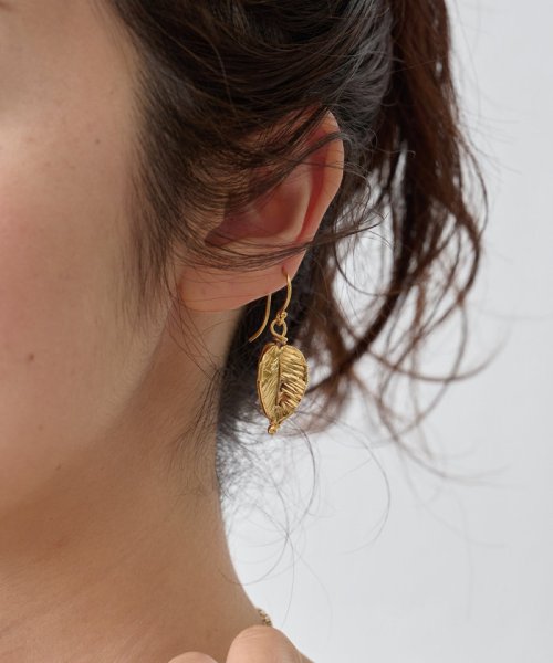 《WE ARE NBO》リーフピアス WE ARE NBO サンプルの為